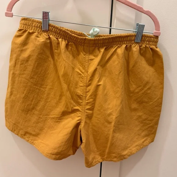 NWOT Patagonia Women's Funhoggers 4” Shorts | Medium (US 4-6) - Picture 11 of 11